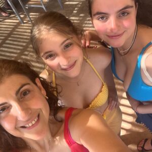 Karina Gidi Instagram - Siempre es bonito ir al mar

Feliz Año Nuevo a todos, con cariño