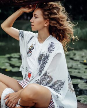 Karina Koks Instagram - Научила детей поджигать пух..
Ну и кто я теперь,мать или друг?
Сказала детям: -На столе не лежать!
Ну и кто я теперь,друг или мать?