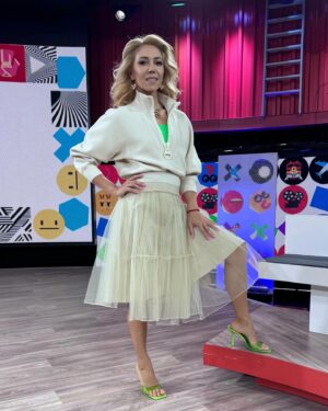 Karina Koks Instagram - Увидеть милую мордочку собаки едва схватившись за телефон с утра,порой бывает лучше любых новостей. 
Потому что можно невольно улыбнуться и продолжить улыбаться весь день! 🐶