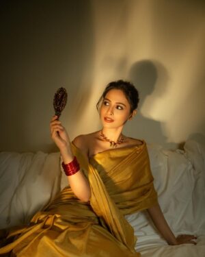 Karishma Sawant Instagram - Tu saaz hai, mai ragini 
Tu raat hai, mai chandini 
Styled by - @krishi1606 
Hair by - @pujashrijain
