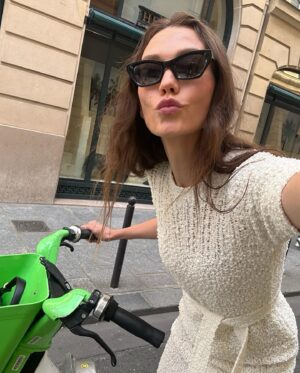 Karlie Kloss Kushner Instagram - A very special weekend in Paris ❣️
