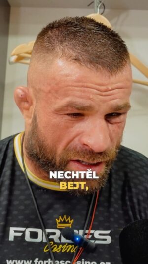 Karlos Vémola Instagram - 🦾 Poslední hodiny před zápasem, jak to vypadá v šatně a zákulisí, všechny díly OSSCAST a spousta dalšího najdeš jedině na: herohero.co/karlostvemola