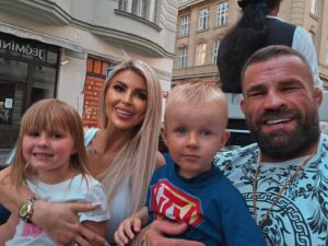 Karlos Vémola Instagram - Dnes sme celá rodina mali moc krásny deň👨‍👩‍👧‍👦🤩