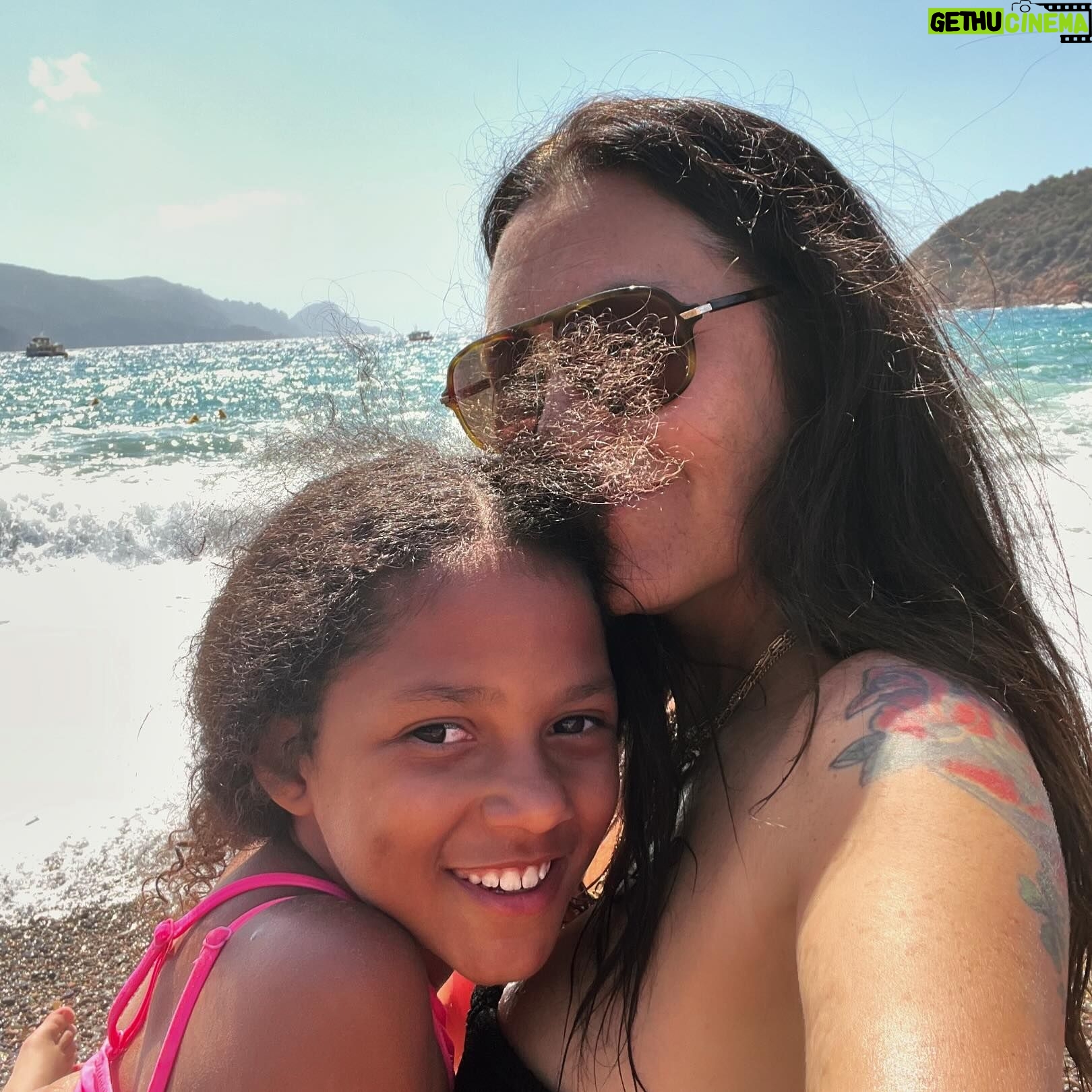 Karole Rocher - 1.3K Likes - Joyeux anniversaire à notre Angelina adorée !
10 ans d'amour fou ❤️