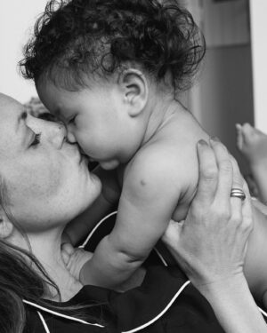 Karole Rocher Instagram - Bonne journée ♥️
📷: @sylviecastioni 
#8mars 
#journeeinternationaledesdroitsdesfemmes