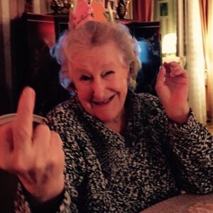 Karole Rocher Instagram - Joyeux anniversaire à mon idole mamie Popo . La plus rock , drôle , généreuse et humaine du monde . 90 ans 🔥❤️
📷: @aurorebaldy_