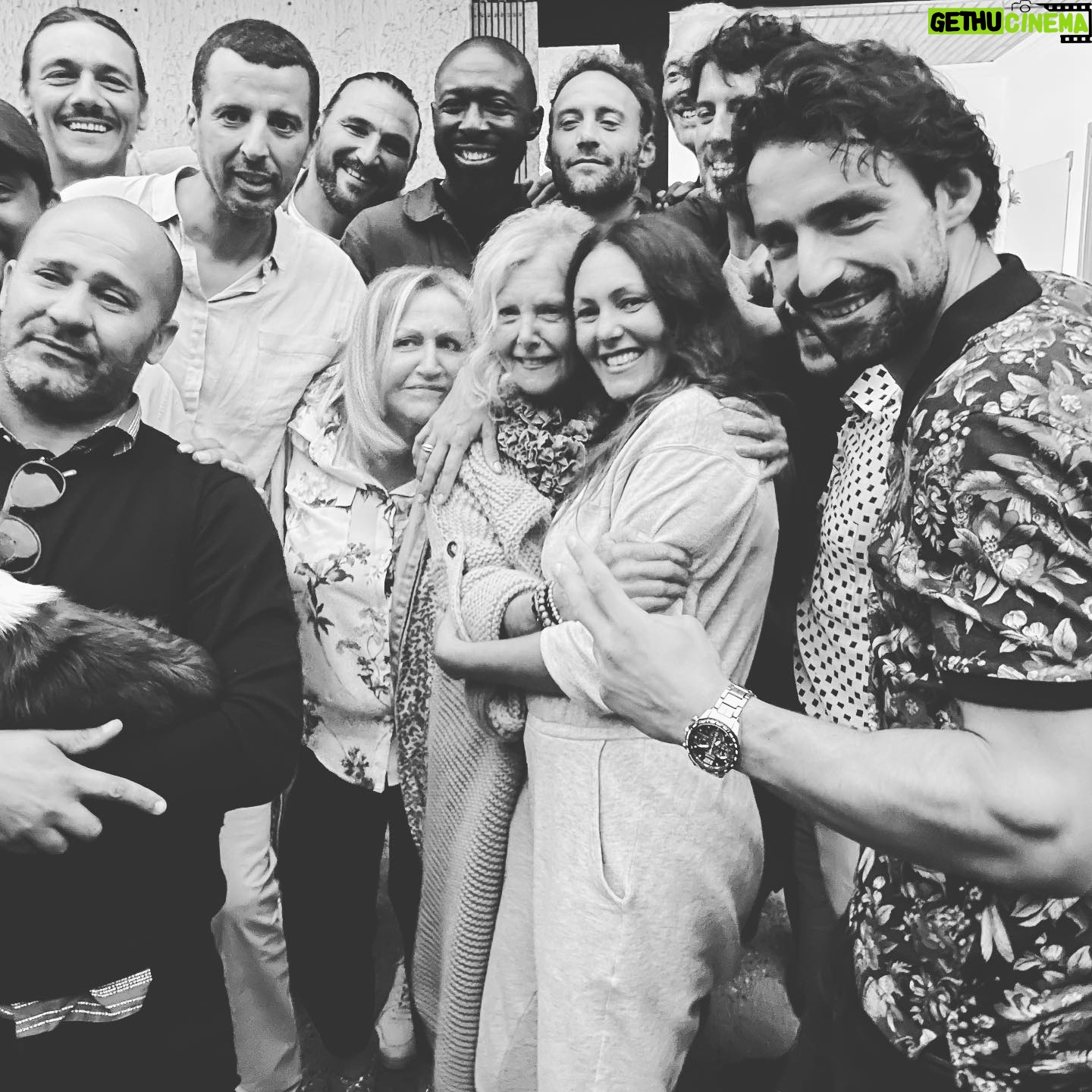 Karole Rocher - 1.5K Likes - Clap de fin pour notre tournage incroyable ..
Je ne pouvais rever mieux .
Faire un film dans notre village .
Merci .
J'ai vu un village entier soutenir , jouer avec les acteurs .
Thomas et Samir , merci ,vous avez été drôles et bouleversants a la fois .
Merci a tous les acteurs pour y avoir autant mis votre coeur .
Merci a ma gina , tu as ete magnifique
Merci a Jean Rachid pour ta confiance
Et surtout merci a ma fille barbara , pour avoir co realisé ce film avec moi , tu m'as impressionné par ton humanité, ton courage , ton intelligence .
On vient de realiser un reve , faire un film en famille , dans notre village .
Merci a tous l'equipe de nous avoir suivi dans notre folie.
Merci a mon frere
Merci a ma mere .
Merci a Angelina et carmen
Et je veux dédier ce film à mes grands parents Mr et Mme biancardini et a notre cousin Jean Jacques Biancardini .
#FRATÈ
@thomas_ngijol @samguesmi @barbara.biancardini
@ginagingigi @jeanrachidk @brunogouery
@jim.schachmes @acellu.di.lume
@cedricappietto @toussaintmartinetti @grayorsatelli
@gdreujou @cathy_cassegrain_pala_ @yvescassegrain @lisiagriscelli @carlaabiancardini @patrockfeller @matpaolinii @anais.versini @enirac80 @_anma54_ @alexis_neret @bmw_bernardini