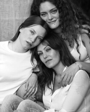 Karole Rocher Instagram - Bonne journée ♥️
📷: @sylviecastioni 
#8mars 
#journeeinternationaledesdroitsdesfemmes