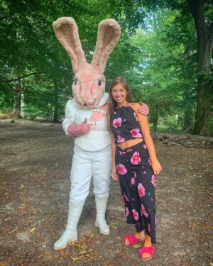 Karolína Kubánková Instagram - Aj vás zaujíma, kto sa pod týmito maskami skrýva? Ak áno, pozerajte dnes večer na TV JOJ Zlatú masku 😉  #tvjoj #zlatamaska #uzdnes
