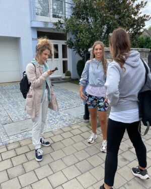 Karolína Kubánková Instagram - Stále sa točíííí 🎥 #zlatarybka #tvjoj #tocime