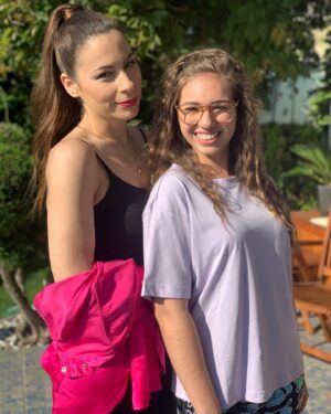 Karolína Kubánková Instagram - Opäť spolu pred kamerami s @kristina_greppelova 😍🎥 #zlatarybka #tvjoj #newproject #nakrucame
