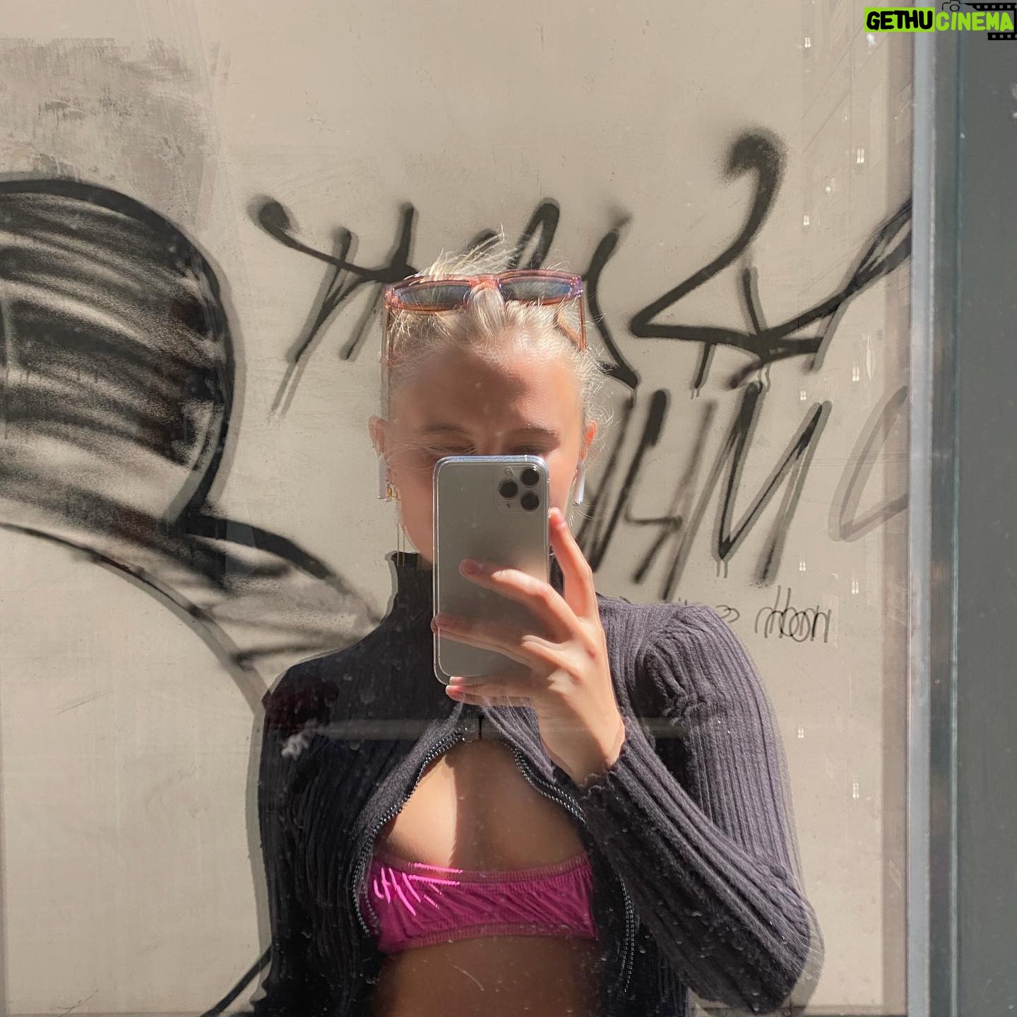 Karoline Hamm - 3.3K Likes - Lige rundt om hjørnet
