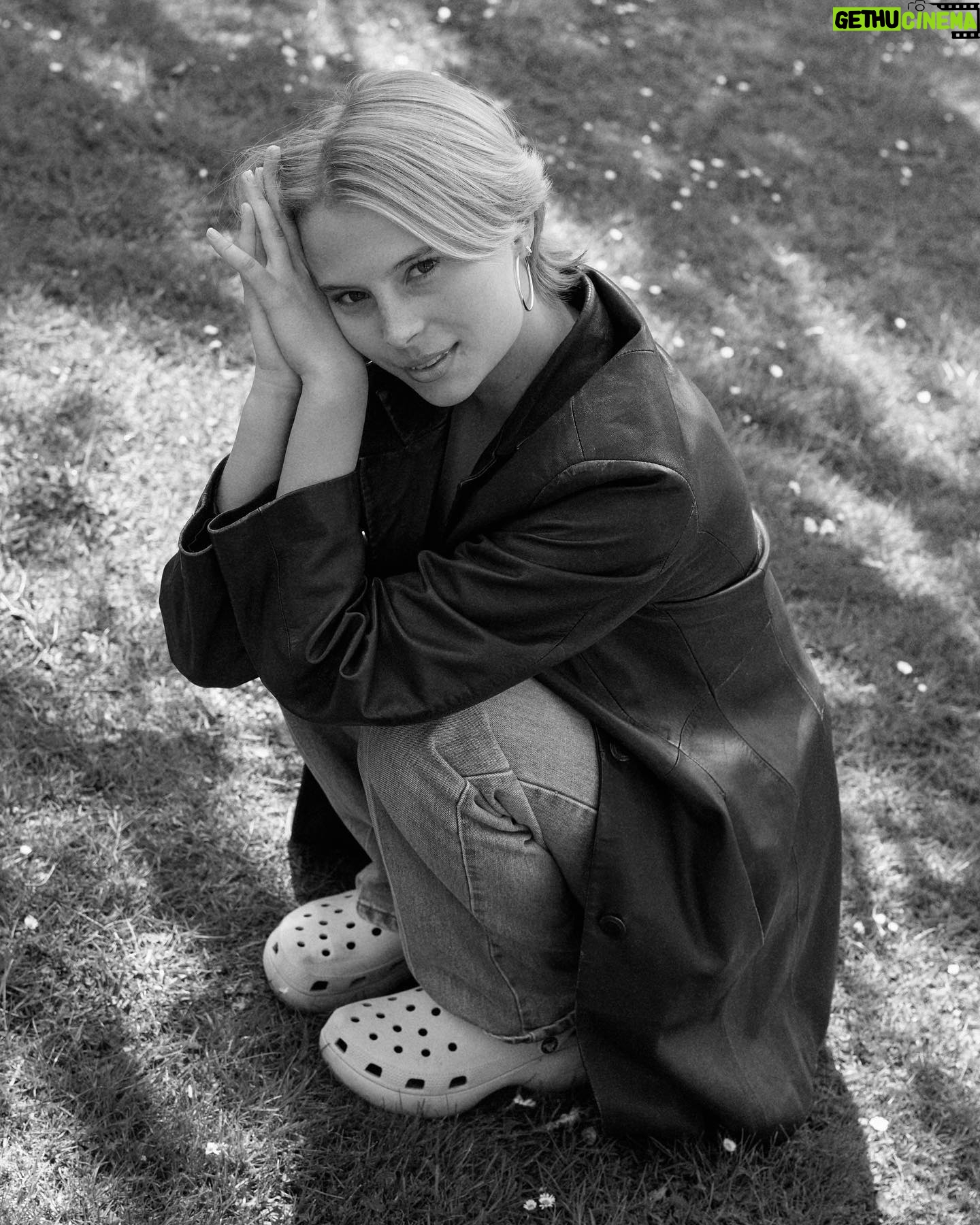 Karoline Hamm - 2.6K Likes - Nyt hår men gamle crocs @nikolajtr 🦩🦩🦩