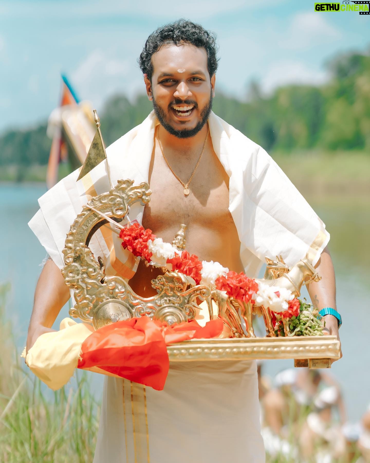 Karthik Surya - 99.4K Likes - ആറന്മുള vibes 🥰
.
One of the most exciting and energetic fooding experience I have ever had in my life guys.
.
📸 @aravind_krishna_a_k
.
This was just an awesome vlog day guys.
.
.
#aranmula #vallamkali #traditio #kerala #keralatourism #keralatradition #karthiksurya #karthiksuryavlogs