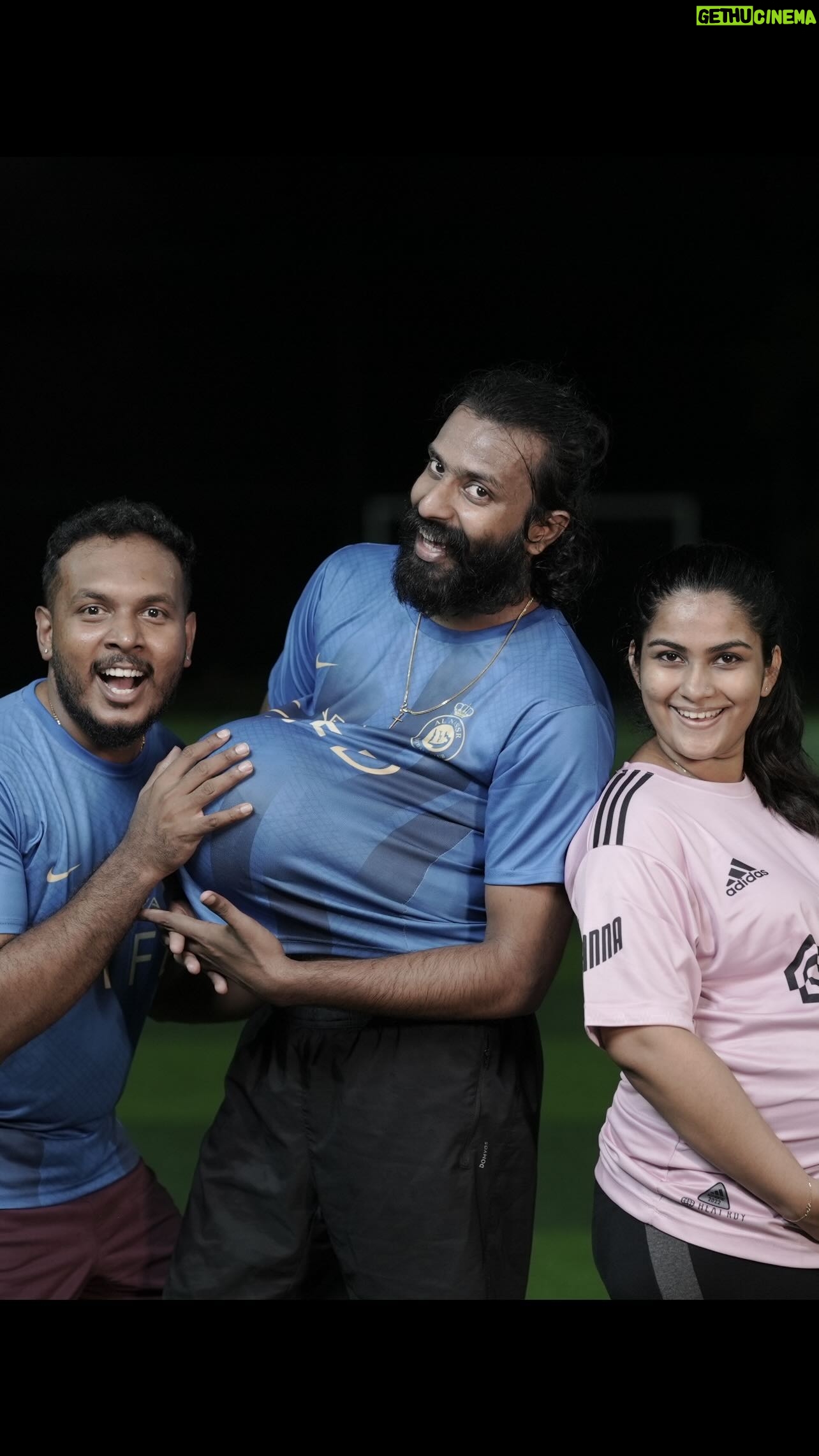 Karthik Surya - 121.5K Likes - Gender Reveal Video coming soon..
Tutunu pranthaneda 😂😂
.
Turf : @plaza_sports_academy
Jersey: @_playfit._
Edits: @akshay_fs