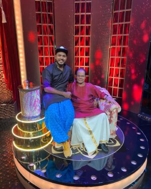 Karthik Surya Instagram - അതെ അതെ 
ചെന്തെങ്ങിന്റെ കുല ആണേല് ആടും 
നാടൻ തെങ്ങിന്റെ കുല ആണെങ്കിൽ ആടില്ല 
എനിക്ക് അനുഭവം ഉണ്ട് 
.
.
ഇന്നസെന്റ് ചേട്ടൻ ഇഷ്ടം 🥰
.
.

{#trivandrumplace🌴 #moodygramkerala #moodygram_kerala #thatkeralalife #trivandrum #trivandrumdiaries #kerala_360 #keralagodsowncountry #thiruvananthapuram #malluwood #mallugram #malluboy #keralagallery #keraladiaries🌴 #keralastyle #karthiksurya #karthiksuryavlogs #daretodream #keralafood #keralamodels #keralatalents #keralam #kerala_godsowncountry #malluvlogger #tvanchor #mazhavilmanorama #keralabeauty #bumperchiri #oruchiriiruchiribumperchiri
