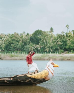 Karthik Surya Instagram - ആറന്മുള vibes 🥰
.
One of the most exciting and energetic fooding experience I have ever had in my life guys. 
.
📸 @aravind_krishna_a_k 
.
This was just an awesome vlog day guys.
.
.
#aranmula #vallamkali #traditio #kerala #keralatourism #keralatradition #karthiksurya #karthiksuryavlogs