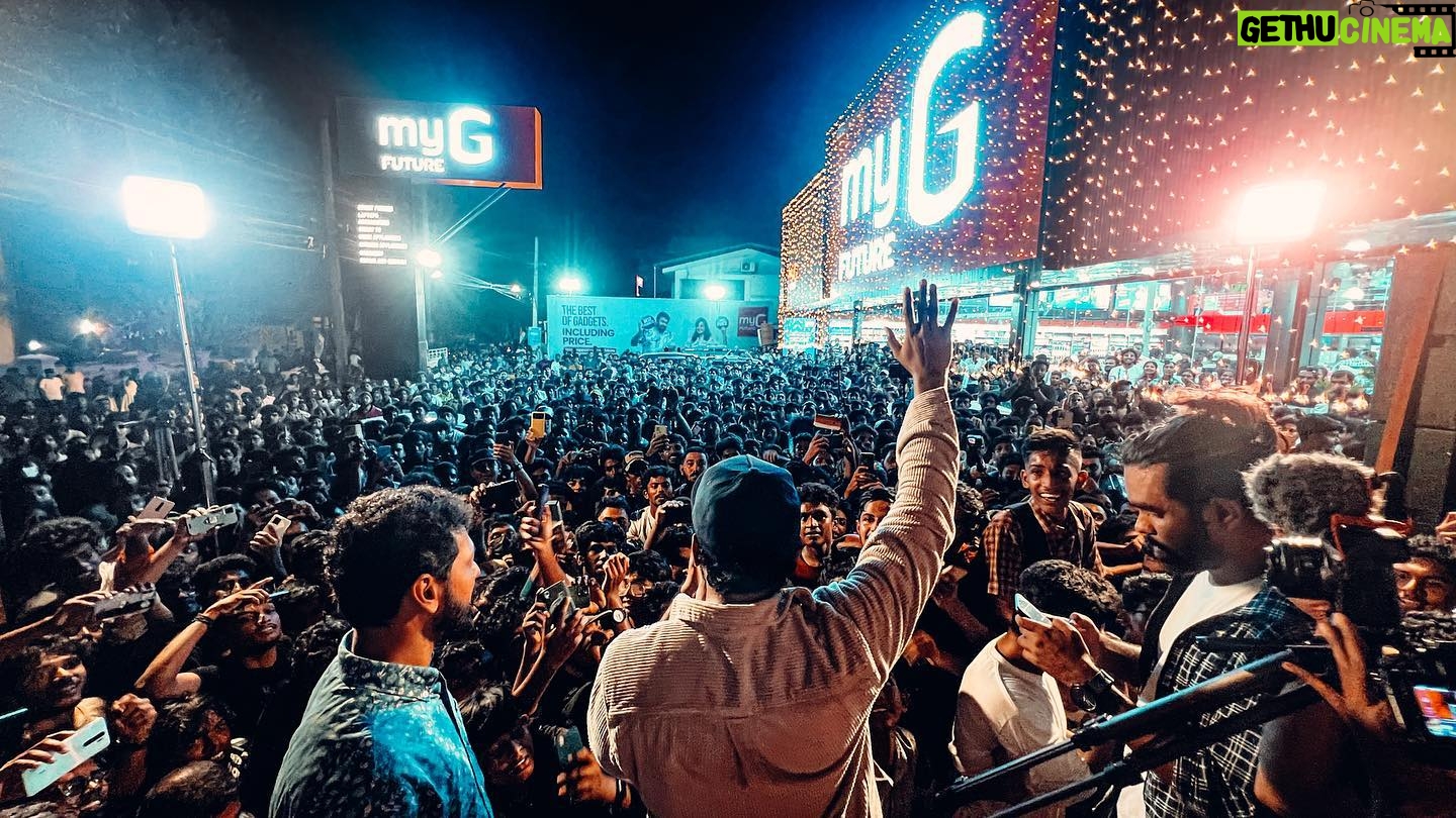 Karthik Surya - 106K Likes - ഒരൊറ്റ വാക്യം Dare 2 Dream
.
ജീവൻ ആണ് നിങ്ങൾ ഓരോരുത്തരും, ജീവിതം നമുക്ക് ഒന്നേ ഒള്ളു മറ്റുള്ളവരുടെ വാക്ക് കേട്ട് ജീവിച്ചു തീർക്കാതെ സ്വന്തം പാത കണ്ടെത്തൂ ആ വഴിയിലൂടെ പോയാൽ ആർക്കും നിങ്ങളെ തോൽപ്പിക്കാനാവില്ല
-കാർത്തിക് സൂര്യ
.
PC @aravind_krishna_a_k
#iphone #karthiksurya #karthiksuryavlogs #dare2dream