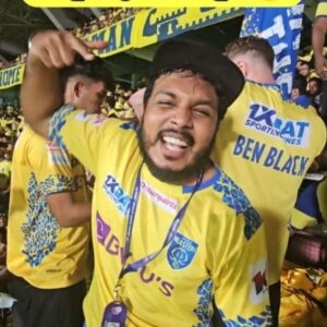 Karthik Surya Instagram - ഇത് കൊച്ചിയാണ് - ആര് വാഴണം ആരെ വീഴ്ത്തണം എന്ന് ഞങ്ങൾ തീരുമാനിക്കുന്ന ഞങ്ങടെ കൊച്ചി! 👊🏻🟡

മനസ്സിലായോ സാറെ? ☠️

#OurHomeYourHell 🏡 

#Manjappada #KoodeyundManjappada #ISL10 #KBFC