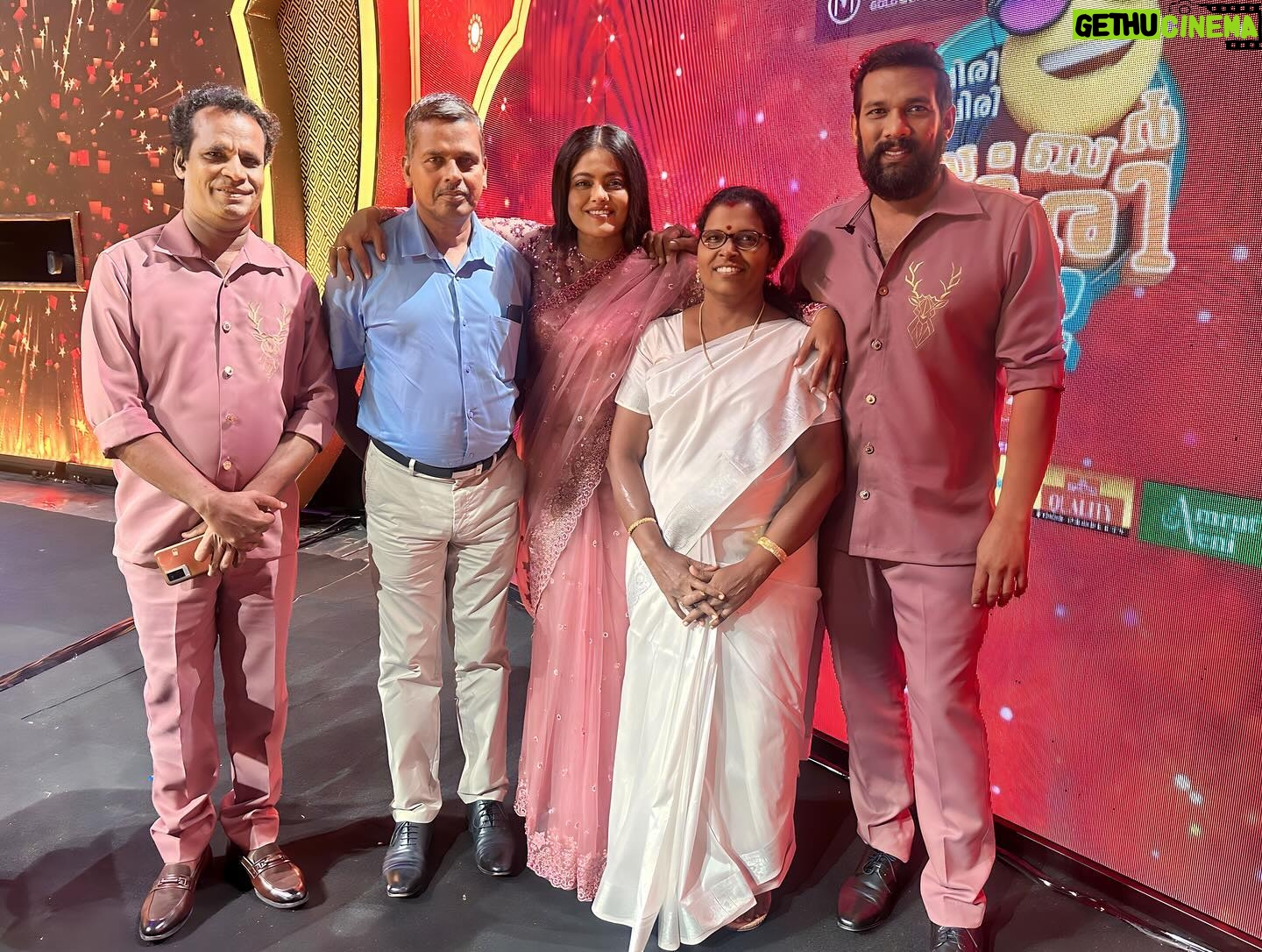 Karthik Surya - 94.4K Likes - The time when achanum ammayum came to Bumper Chiri🥰
.
Enthokkeya alle guys life il sambhavikkanee😄
#karthiksurya #family #ocicbc #bumperchiri