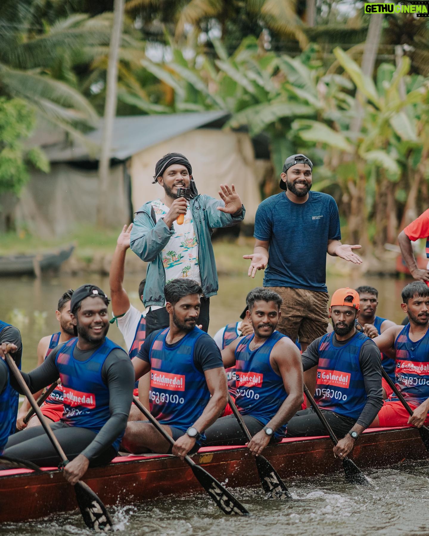 Karthik Surya - 106.4K Likes - Vallam kali is a vikaram guys😍
Kerala is Love
.
PC @aravind_krishna_a_k
.
#nehrutrophyboatrace #nehrutrophy #vallamkali #karthiksuryavlogs #kerala #nature