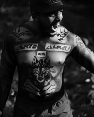 Karthik Surya Instagram - നമ്മടെ ചെക്കന്റെ കല്യാണം പൊളിയാക്കണം 😜
@akhilesh_hari 
.
Ee tattoo motham cheytha @sachin_san_tattoos num design cheytha @customcolors_insta num photom pidicha @aravind_krishna_a_k um motham neram irunn set akkiya @arun.mahadeva aliyanum ee nimishathil njan pratyeka nanni rekhapeduthunnu🥰🥰
.
.
#marriage #surprise #tattoo #fullbodytattoo #karthiksurya