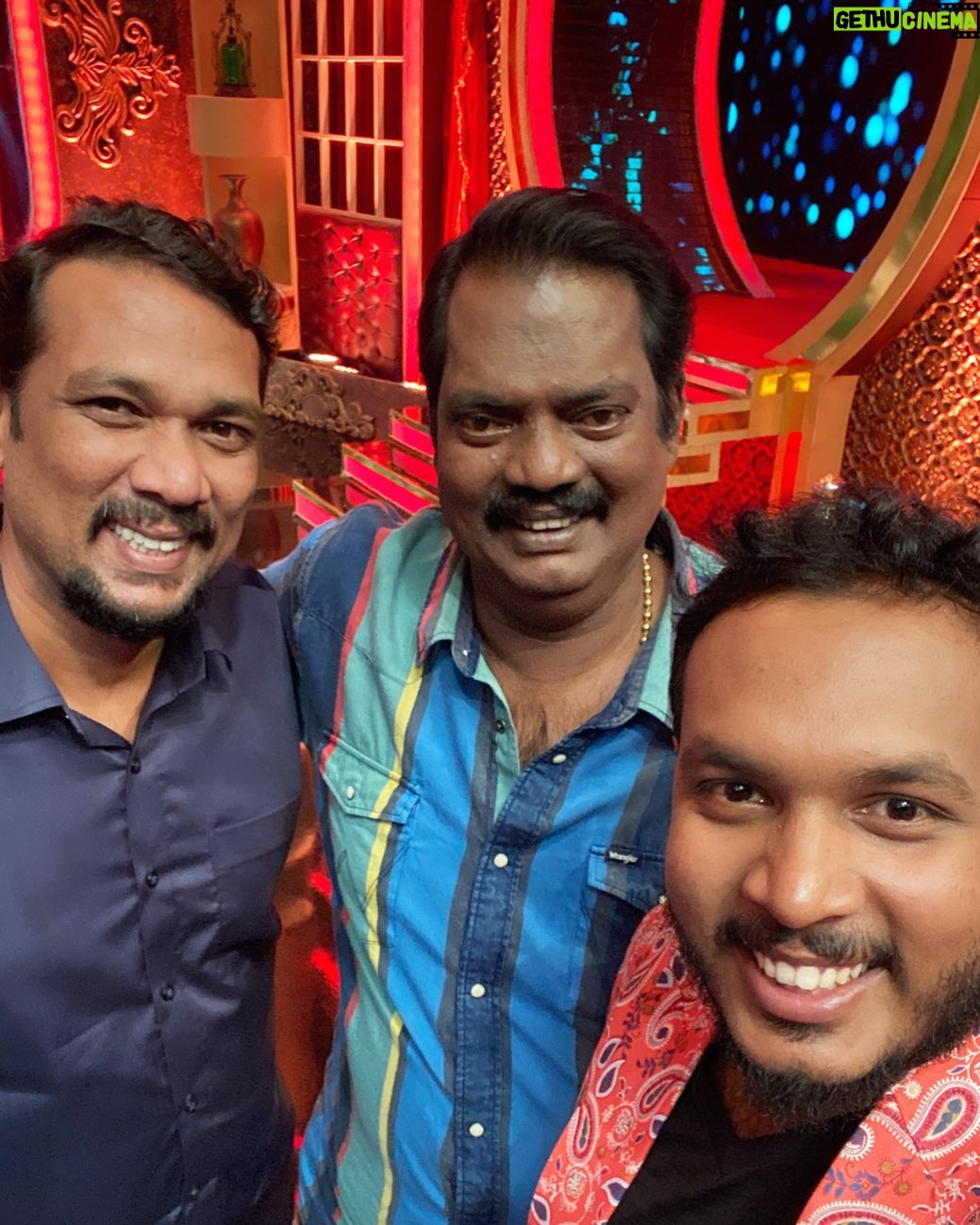 Karthik Surya - 105.9K Likes - Salimettan uyireeee😍😍😍
.
.
.
Umm enthaa nokkaneee numma sabu annan pinne pandeeee uyir aanallooo
.
.
#oruchiriiruchiribumberchiri #karthiksurya #malayalam #kerala