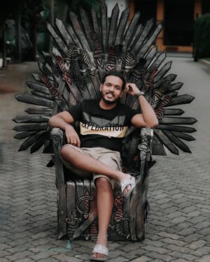 Karthik Surya Instagram - Vlog of Thrones😁
.
.
Ingane oru kasera irikkana kanumbol engina guys oru padam eadukkand vidunne😅
.
Chair undakkiya credits mazhavil le art team nu aanutto
.
Padam pidichath nammada al @narayanankuttyshaji 
Grading @aravind_krishna_a_k 
.
.
One of my favourite series aanu guys Game of Thrones🥰
.
.

{#trivandrumplace🌴 #moodygramkerala #moodygram_kerala #thatkeralalife #trivandrum #trivandrumdiaries #kerala_360 #keralagodsowncountry #thiruvananthapuram #malluwood #mallugram #malluboy #keralagallery #keraladiaries🌴 #keralastyle #karthiksurya #karthiksuryavlogs #daretodream #keralafood #keralamodels #keralatalents #honda #kerala_godsowncountry #malluvlogger #tvanchor #mazhavilmanorama #hondacity #bumperchiri #oruchiriiruchiribumperchiri