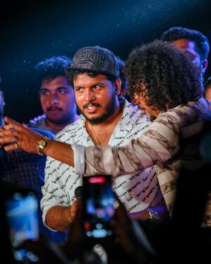 Karthik Surya Instagram - കുറച്ചു നാളുകൾക്ക് ശേഷം ഇന്ന് ഒന്ന് വൈബ് ആക്കി പിള്ളേരും എല്ലാം നല്ല എനെർജിറ്റിക് ആയിരുന്നു 🥰
@team_aster_ it was an awesome event guys. 
.
Padam pidichath @aztroo_ 
.
#asterfest #karthiksurya #karthiksuryavlogs #damnthatlooksgood