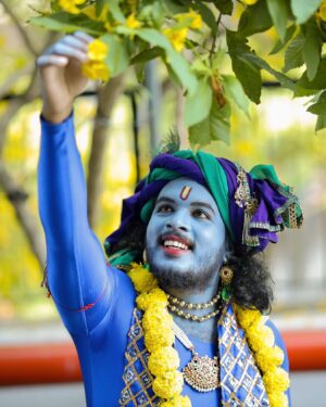 Karthik Surya Instagram - Appo ella chunk subscribers num D2D fam le hridayam kond chindikkunna ooro dreamers num ee thaadi vecha kalla kannate hridayam niranga VISHU Aadhamsakal🥰
.
Happy Vishu
.
📸 @ajfotographie 
.
#happyvishu #vishu #kerala #keralafestival #karthiksurya #karthiksuryavlogs