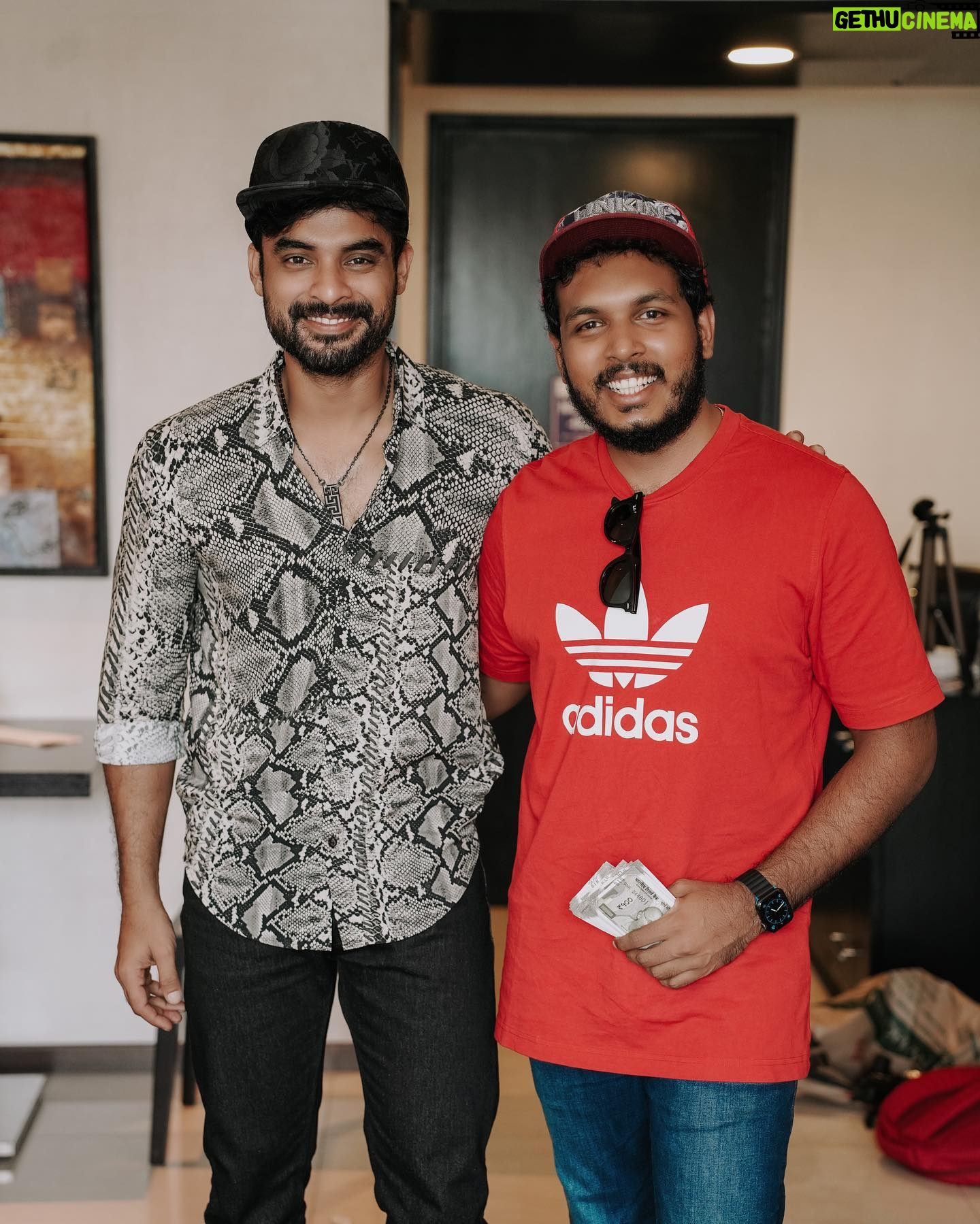 Karthik Surya - 109.3K Likes - Oru unconventional idea um aayi thallumalayude promotion nu vendi nadanna @tovinothomas bro ne njan approach cheythu guys. Idea kettappol enikk vatt aanenn thonnikanum entayalum pulli kattakk koode ninnu tto. Aa video aanu inn nammude vlog il varan povunnee. Ellarum kananottoo.
.
.
Stay tuned guys😁
.
Pdam pidichath @aravind_krishna_a_k
.
Tovino um aayi ee collab set akkan sahayichath @maheen_machan lub u machanee.
.
.
Appo pinne vlog il pakkalam
#trivandrumplace🌴 #moodygramkerala #tovinothomas #thatkeralalife #tovino #trivandrumdiaries #kerala_360 #keralagodsowncountry #thiruvananthapuram #malluwood #mallugram #malluboy #keralagallery #keraladiaries🌴 #keralastyle #karthiksurya #karthiksuryavlogs #daretodream #keralafood #keralamodels #keralatalents #honda #kerala_godsowncountry #malluvlogger #tvanchor #mazhavilmanorama #hondacity #bumperchiri #oruchiriiruchiribumperchiri