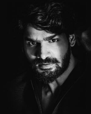 Kartikeya Gummakonda Instagram - Black and white always Right coz 
thats what I write😝

Photography :- @rajapranay
