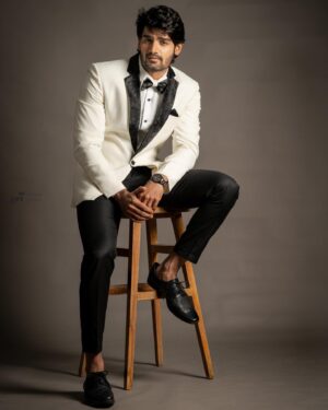 Kartikeya Gummakonda Instagram - Because trimmed the beard after a long time and tried to look decent 😝..
Styling :- @mounagummadi 
Photography :- @rajapranay 
Hair :- @rachamallakiran 
Makeup :- @sureshvemula_