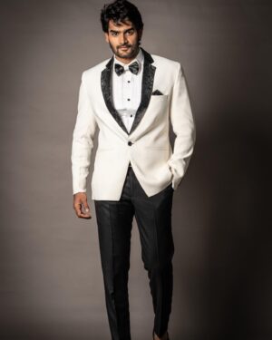Kartikeya Gummakonda Instagram - Because trimmed the beard after a long time and tried to look decent 😝..
Styling :- @mounagummadi 
Photography :- @rajapranay 
Hair :- @rachamallakiran 
Makeup :- @sureshvemula_