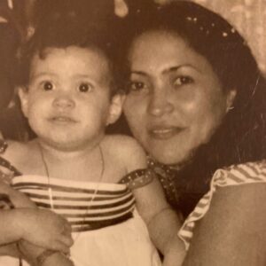 Kary Musa Instagram - Hay muchos que dirán que el papá no hace nada pero no existe mamá sin papá y la verdad es que sin mi mamá y mi papá no hubiera podido ser quien soy porque los dos han sido mi meta a cuidar y mi ejemplo a seguir. No me acuerdo de un día que mi papá no haya ayudado a mi mamá, ni de un día que no me hayan ayudado los dos a mí...Si me preguntan, todos los días son el día de mis padres porque han sido ejemplares desde el día en que nací y lo digo con orgullo! Feliz día de la madre pero la verdad los celebro a los dos a diario ❤️ #happymothersday