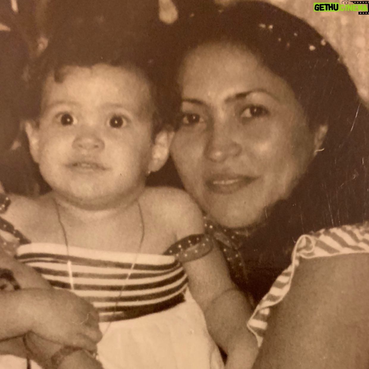 Kary Musa - 138 Likes - Hay muchos que dirán que el papá no hace nada pero no existe mamá sin papá y la verdad es que sin mi mamá y mi papá no hubiera podido ser quien soy porque los dos han sido mi meta a cuidar y mi ejemplo a seguir. No me acuerdo de un día que mi papá no haya ayudado a mi mamá, ni de un día que no me hayan ayudado los dos a mí...Si me preguntan, todos los días son el día de mis padres porque han sido ejemplares desde el día en que nací y lo digo con orgullo! Feliz día de la madre pero la verdad los celebro a los dos a diario ❤️ #happymothersday