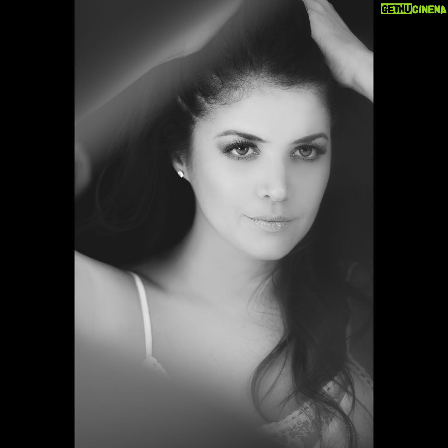 Kary Musa - 102 Likes - No culpes a tu alrededor por lo que no puedas mejorar en tu interior, primero cambia profundamente por dentro y verás que la vida te tenía guardado algo mejor!
Don’t blame your surroundings for something you can’t change inside you, first change deeply inside and you’ll see that life had something much better saved for you!