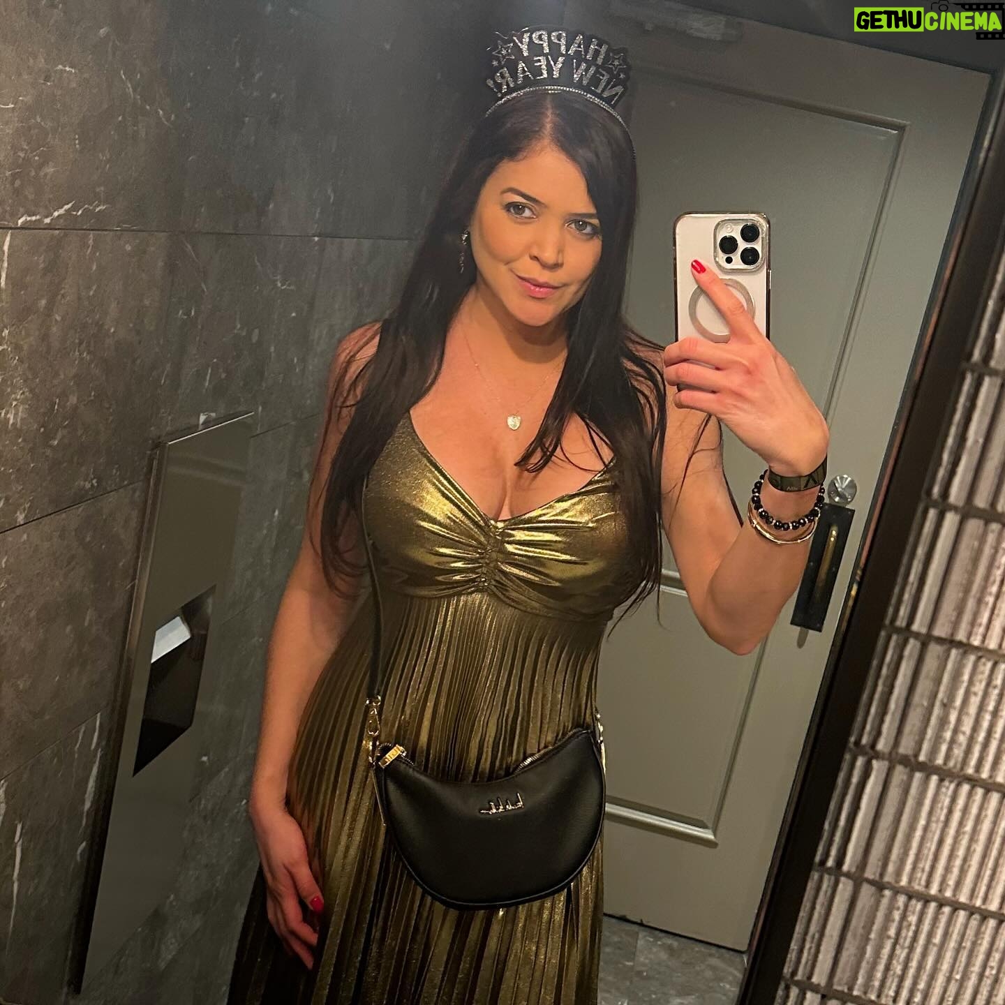 Kary Musa - 118 Likes - Happy New Year!!!! This will be the best year of my life! I’m sure of that!