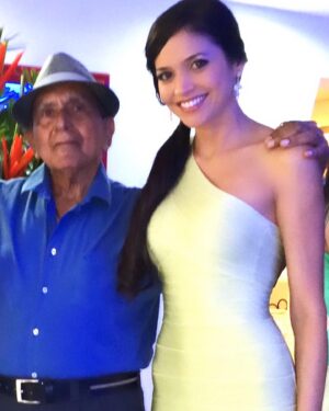 Kary Musa Instagram - Así te recordaré por siempre mi abuelito Mañe, feliz, guapo con tu sombrerito, orgulloso de tu primera nieta a quien siempre llevabas a comer helado a la tienda para compartir conmigo y hacerme felíz. La vida y este virus no nos permitió despedirnos pero desde la distancia se que siempre nos vas a cuidar. Gracias por tanto amor!! Descansa en paz abuelito lindo❤️🙏🏻 Te amo por siempre❤️
