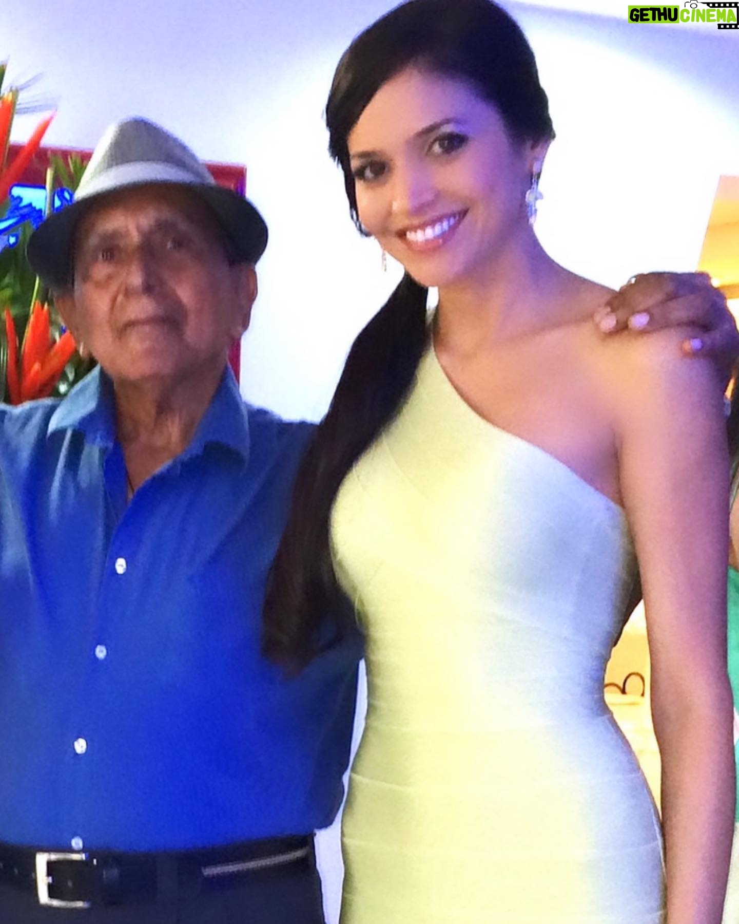 Kary Musa - 359 Likes - Así te recordaré por siempre mi abuelito Mañe, feliz, guapo con tu sombrerito, orgulloso de tu primera nieta a quien siempre llevabas a comer helado a la tienda para compartir conmigo y hacerme felíz. La vida y este virus no nos permitió despedirnos pero desde la distancia se que siempre nos vas a cuidar. Gracias por tanto amor!! Descansa en paz abuelito lindo❤️🙏🏻 Te amo por siempre❤️