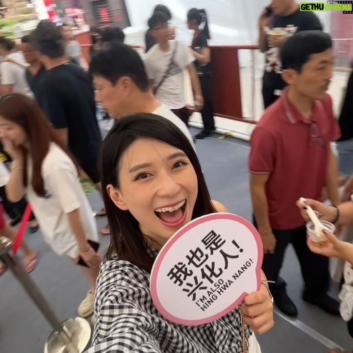 Karyn Wong - 452 Likes - 我是兴化人!可是我不会讲兴化话 哈哈🤣🤣🤣
So fun to get to know a little bit more about my heritage at the Hing Hwa Festival! I didn’t know that in PuTien, Pipa is one of the main produce, and that we had so many similar yet different dishes with the other dialects!
The 🐛 worm dish in 3️⃣ though 😖😖😖 I still cannotttttt. So many encounters with 虫虫 this month.
Also… those moments when this daddy who is part of the committee went around telling people “这是我的女儿” was super awkward for me zomggggg 😅