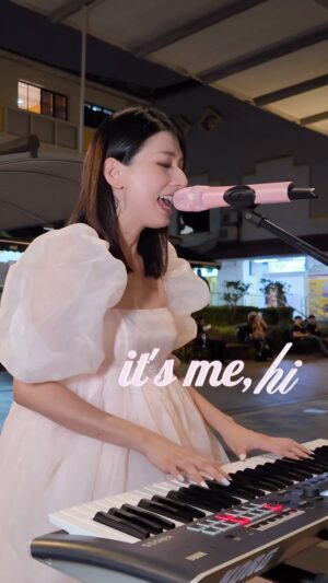 Karyn Wong Instagram - it’s me, hi. i’m the problem it’s me 👋🏻🥲😅

Was trying the doom tak doom tak function over the weekend on Korgiee and I thought it was damn cool HAHAHAHA. Note: I THOUGHT SO 🤓🤓🤓

But gosh ngl after this experience, it’s going to take me a long time before I dare to attempt this in public again. I don’t know if you feel the same way as me. Even if we do it a thousand times at home, it’s totally different when we bring it out hahaha. 

But I guess… it’s okay? And we keep trying and trying. And along the way we find things that work out for us, and things that don’t. Just, never keep trying. 

Happy mid-week friends. 
See you at Suntec Plaza 615pm to 815pm tonight, and say hi if you pop by. BUT DO NOT REQUEST FOR THIS SONG TYVMILY HAHAHAHAHA.

Recorded in 4K using @osmo_global (thank you buddy @guitarstreet haha)