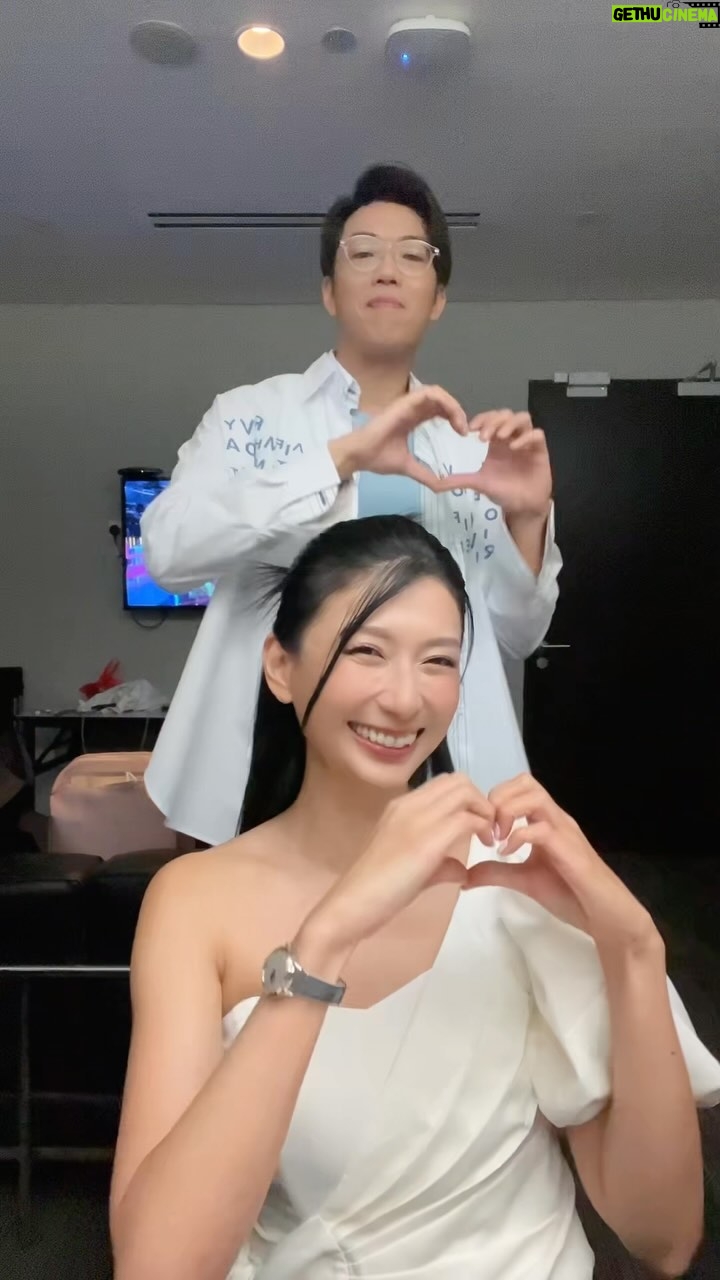 Karyn Wong - 527 Likes - While waiting for the show to start… let’s make the Emo哥 not so emo 😂
Sheng Siong show 9pm! Tune in to MeWatch NOW! See you all!!