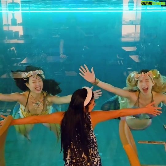 Karyn Wong - 404 Likes - Honey look at that excited little girl meeting the mermaids... oh no wait that's just Cara saying hi to her friends
Grateful for the beautiful friendships in my life 🤍 love you to bits @noshoeshine @iamnotagirl! Here's to a lifetime of magic
---
🧜🏻♀️: @finfolkproductions
👑: @wunderland_arts
📿: @diamante.crafts
👗: @pinksaltswim.co