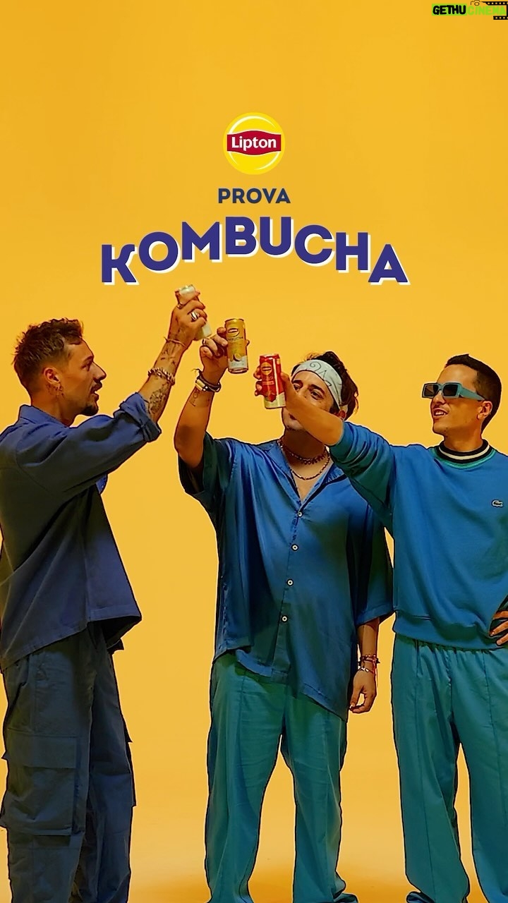Kasha - 2.5K Likes - não é chá, mas é chá…é o quê?? KOMBUCHÁ CHÁ
A Lipton Ice Tea desafiou-nos a criar o jingle mais icónico de sempre para o lançamento da nova Kombucha Lipton e como não gostamos de fazer coisas pela metade tivemos de exagerar. Preparem-se para ficar com isto na cabeça o dia todo e já agora, provem, é incrível
@liptonicetea Kombucha-cha a bebida deste verão!
Digam qual o vosso sabor favorito, e enviem-nos a vossa dança 🕺🕺🕺
#pub #liptonicetea #liptonkombucha #kombuchalover #summerdrinks #summer2024 #streetdance