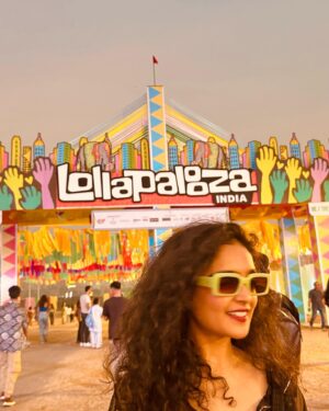 Kashish Khan Instagram - Living in Days of ⚡️🔥🫶🏼✨
.
.
.
.
.
.
#lollapalooza #themidnight #kalaghodafestival #kalaghodafest #southbombay #streetart #streetstyle #streetphotography #artfestival #artistsoninstagram #muse #actress #synthwave #ootd #ootdstyle #bombaydiaries #shotoniphone #musicfestival #musicfestivaloutfit