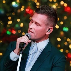 Kaskade Instagram - How it started and how it’s going.

Merry Christmas! 🎄