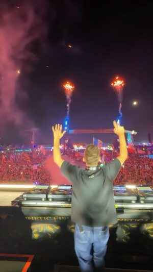 Kaskade Instagram - Nobody:

Kaskade: 
day 3 of EDC, I better jump on the mic 🎤 and remind them where they are.