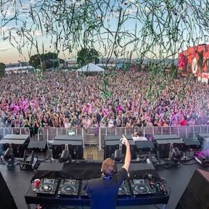 Kaskade Instagram - Redux in the Park was another one for the books!  Friends and fam hanging out - while the sun was dropping down, palm trees and people smiling as far as I can see; it will never be lost on me how lucky I am to have you guys. Thank you for coming out, hope to see you at another show.  Oh yeah, guess who has some new music coming this Friday…
#SaveMe
#REDUX006