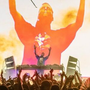 Kaskade Instagram - Redux in the Park was another one for the books!  Friends and fam hanging out - while the sun was dropping down, palm trees and people smiling as far as I can see; it will never be lost on me how lucky I am to have you guys. Thank you for coming out, hope to see you at another show.  Oh yeah, guess who has some new music coming this Friday…
#SaveMe
#REDUX006